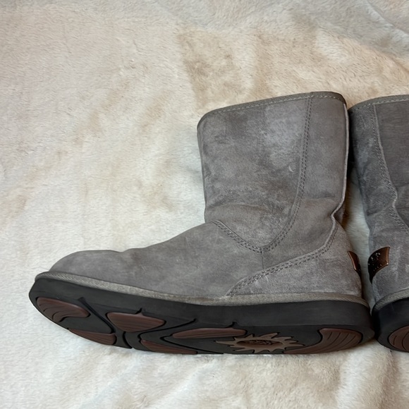 Ugg Boots - zipper on side - taupe - women’s size 7 - Picture 5 of 9